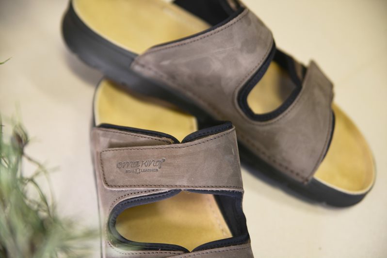 Madise Sandals - Brown