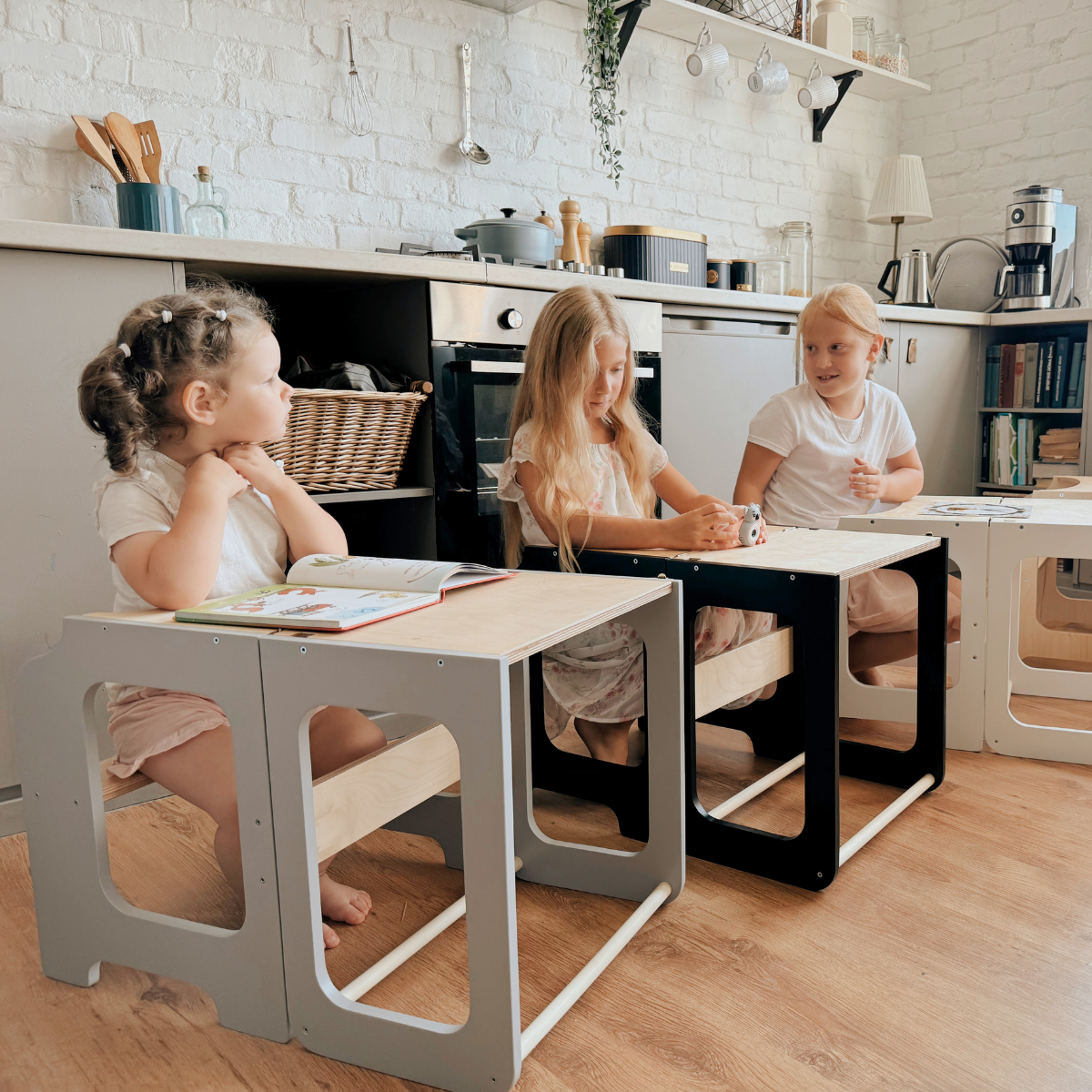 4v1 Montessori učící věž se skluzavkou a tabulí