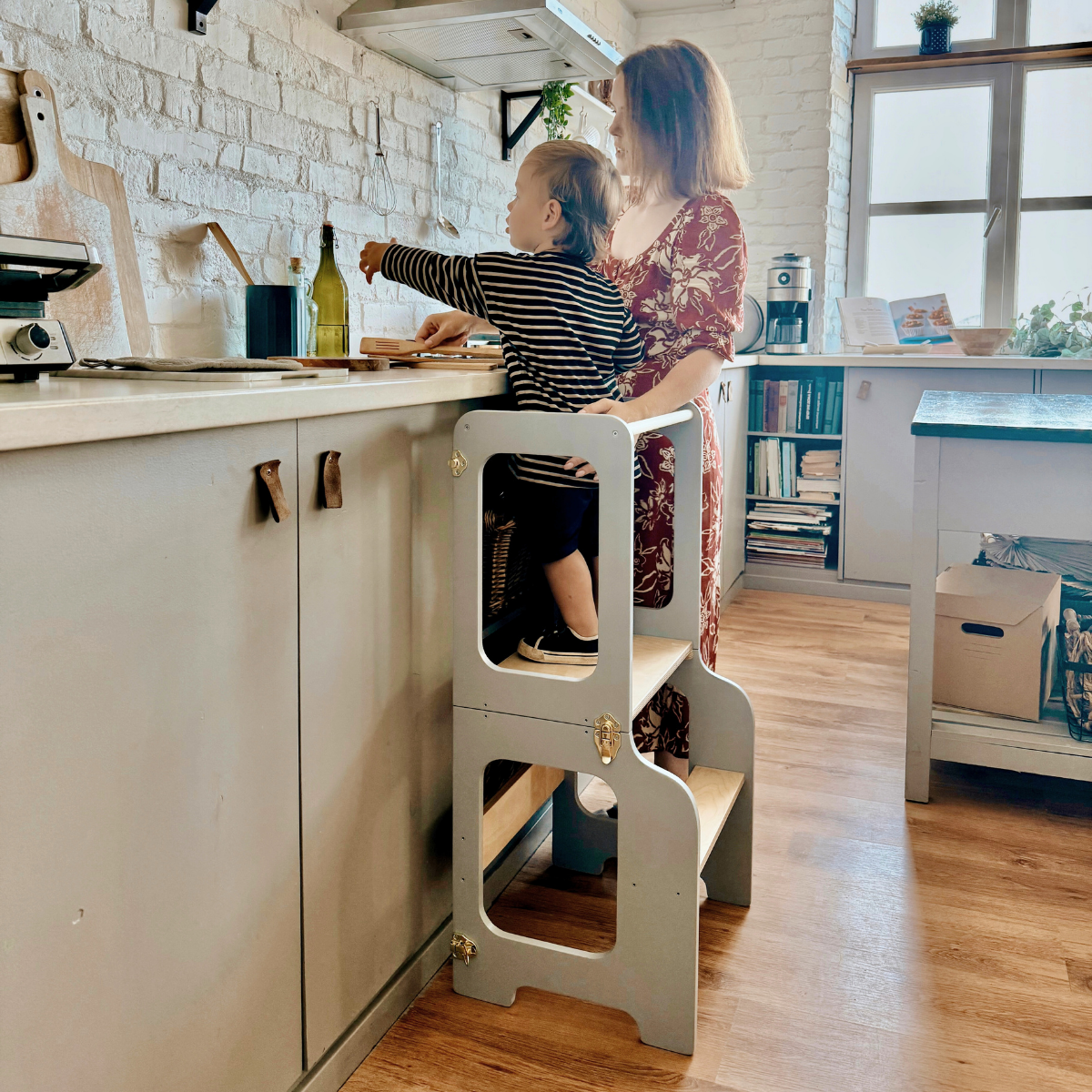 4v1 Montessori učící věž se skluzavkou a tabulí