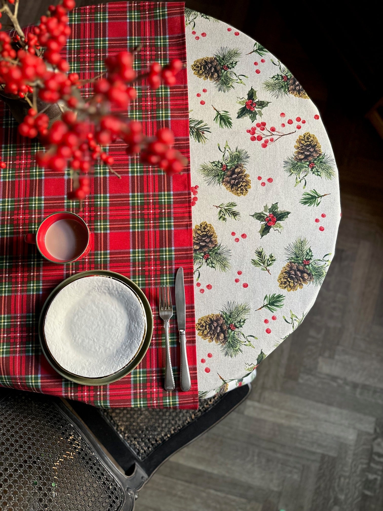 Christmas Motive Golden Pine Round Tablecloth