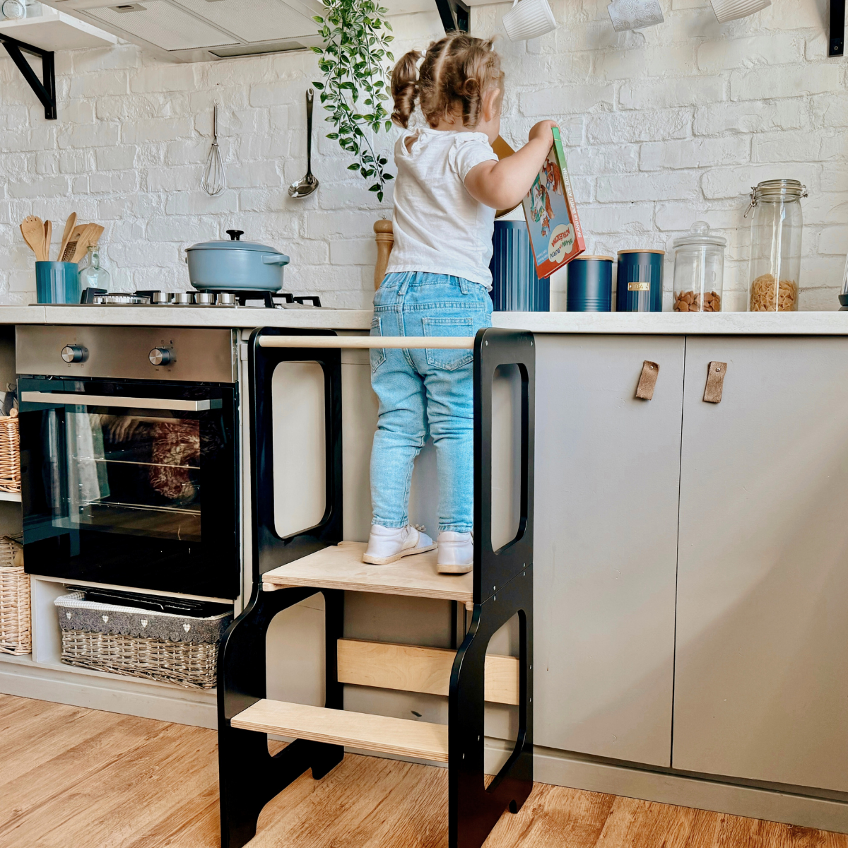 4v1 Montessori učící věž se skluzavkou a tabulí