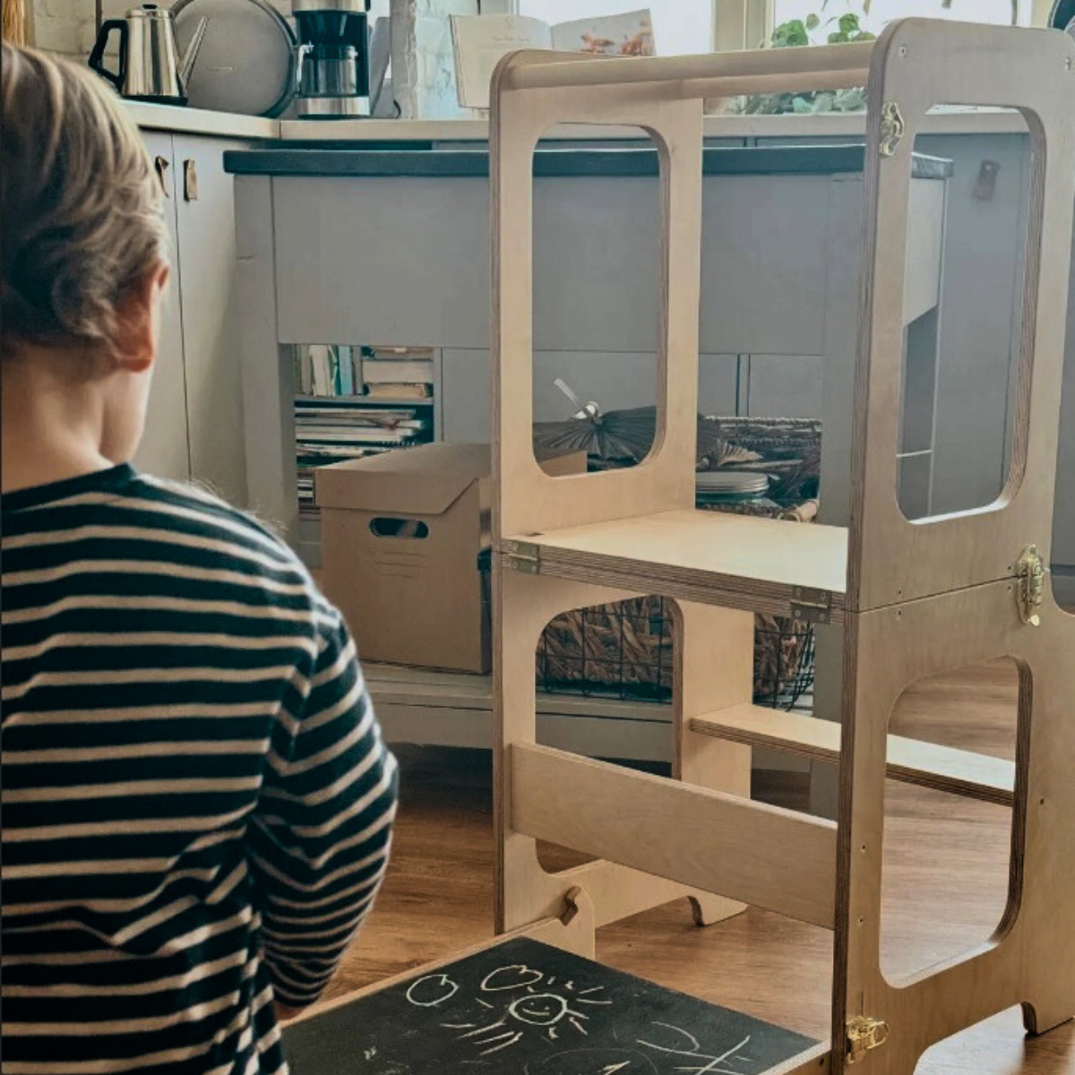 4v1 Montessori učící věž se skluzavkou a tabulí