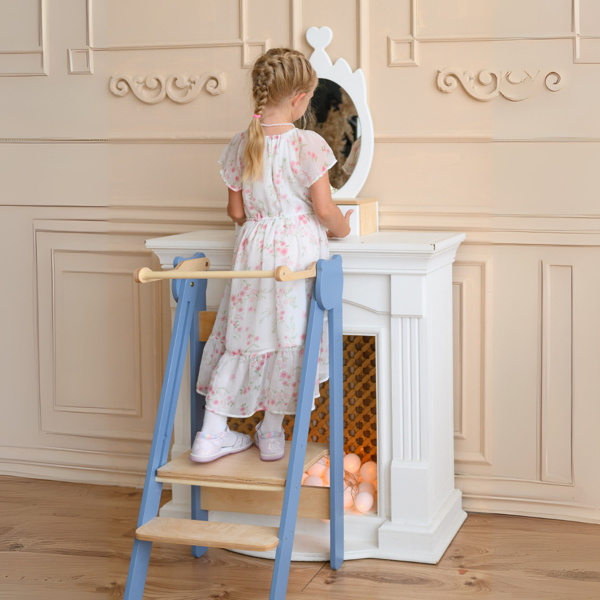 Skládací dětská učící věž