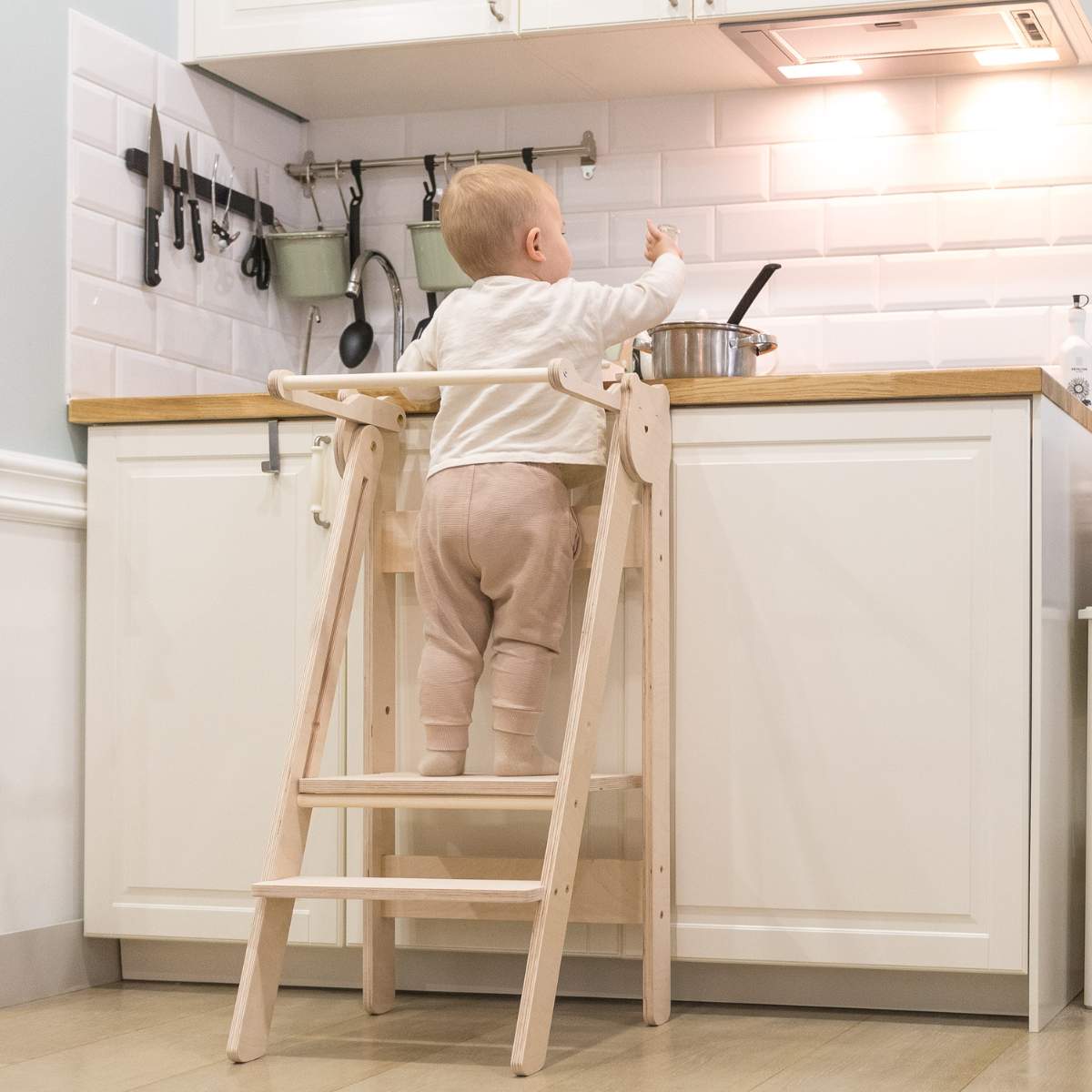 Skládací dětská učící věž